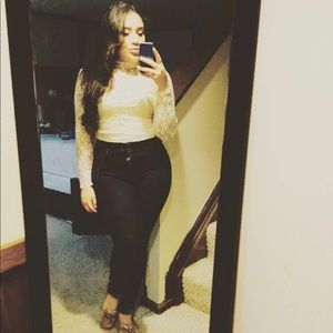 Meet your Posher, Bibi